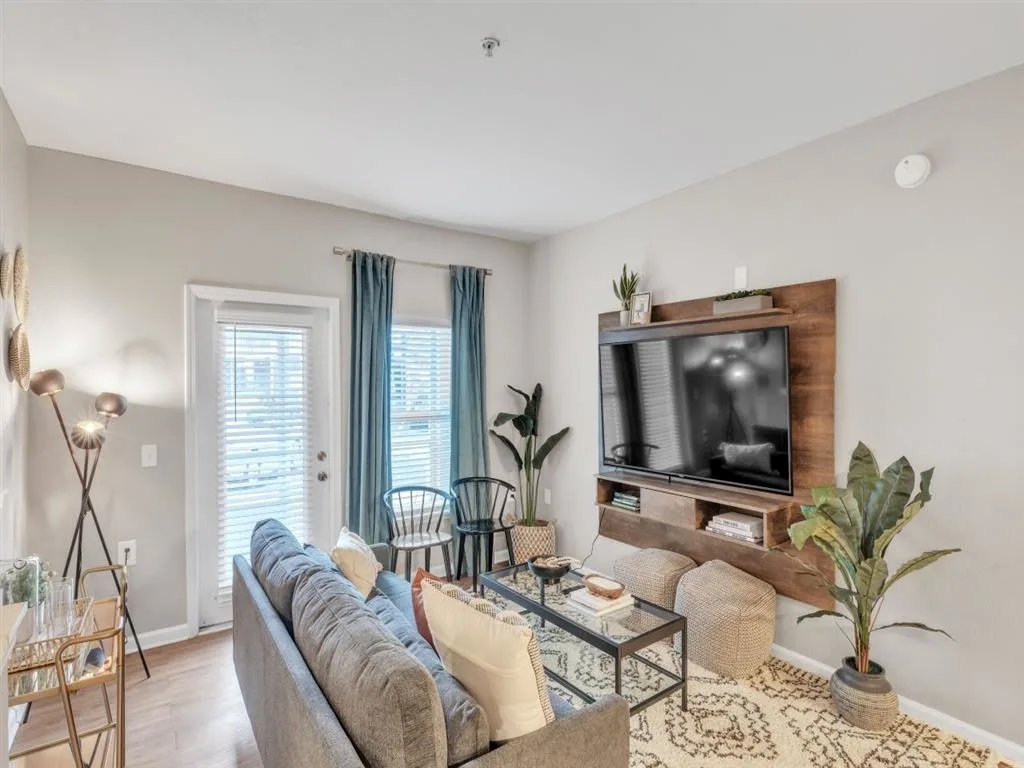 living room of Westshore Palms located in Panama City, FL